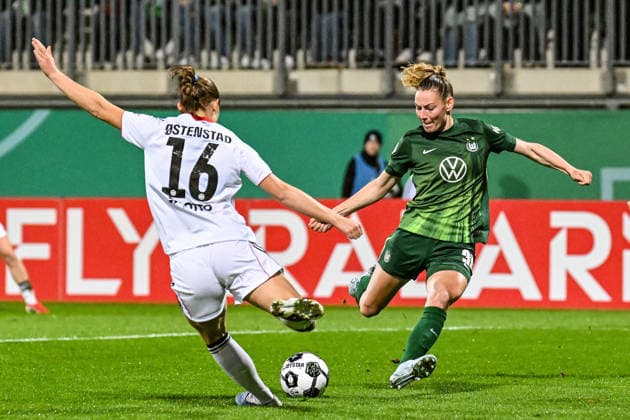 Soccer I Women I Season 2025 2026 I DFB Cup I VfL Wolfsburg Eintracht Frankfurt I 11 03 2026 duel Marthine Oestenstad 16, Eintracht Frankfurt and Sarai Linder 39, VfL Wolfsburg go to the ball at the same time Crop, close-up, portrait, portrait, single photo, single image, body Wolfsburg AOK Stadium Lower Saxony Germany Copyright: xLobeca InesxHähnelx