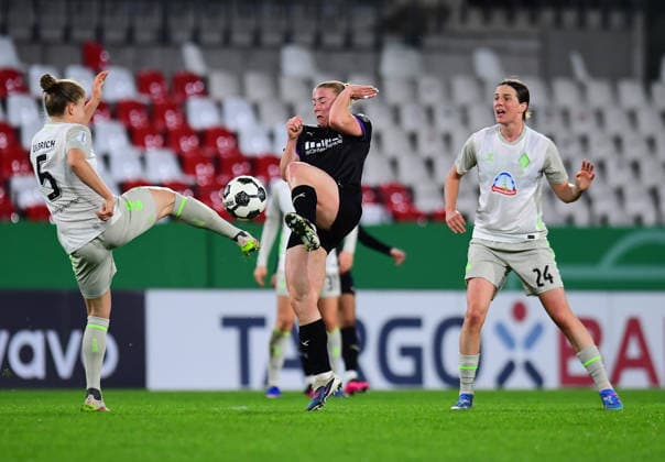 Soccer Women DFB Cup Season 2025 2026 Quarterfinal SGS Essen Werder Bremen on 11 03 2026 at the stadium at Hafenstraße in Essen Michelle Ulbrich Werder Bremen , left Ramona Maier SGS Essen , middle Lara Schmidt Werder Bremen , right DFB regulations prohibit any use of photographs as image sequences and or quasi video Nordrhein Westfalen Germany