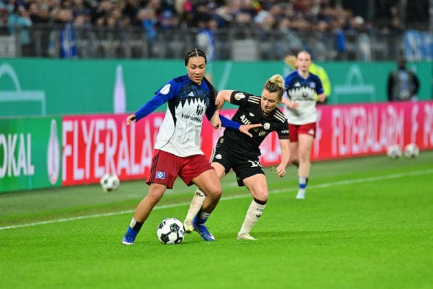 Soccer I Women I Season 2025 2026 I DFB Cup I Quarter-final I Hamburger SV FC Bayern Munich I 11 03 2026 Duel, duel Melina Krüger 9, Hamburger SV and Linda Dallmann 10, FC Bayern Munich Hamburg Volksparkstadion Hamburg Germany Copyright: xLobeca WolfxGebhardtx
