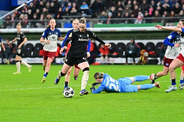 Soccer I Women I Season 2025 2026 I DFB Cup I Quarter-final I Hamburger SV FC Bayern Munich I 11 03 2026 Franziska Kett 20, FC Bayern Munich plays around Lea Paulick 25, Hamburger SV and scores the 0 2 Hamburg Volksparkstadion Hamburg Germany Copyright: xLobeca WolfxGebhardtx