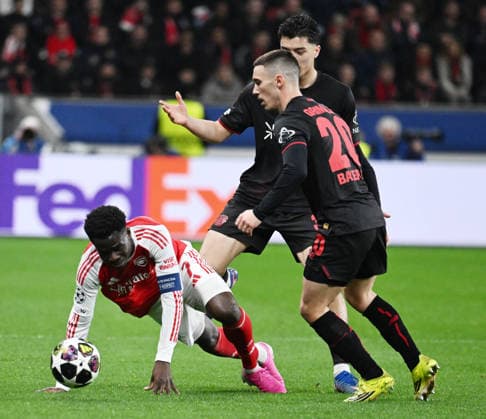 23 02 2026, xophax, Football , UEFA Champions League , 2025 2026 , Bayer Leverkusen vs FC Arsenal London Bukayo Saka , left Arsenal vs Ibrahim Maza and Alejandro Grimaldo both Bayer 04 Leverkusen