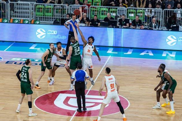 GER, BKT EuroCup, season 2025 2026, eighth final, Cedevita Olimpija Ljubljana Niners Chemnitz 11 03 2026, Arena Stozice, Ljubljana, GER, BKT EuroCup, season 2025 2026, eighth final, Cedevita Olimpija Ljubljana Niners Chemnitz Tip off, Roman Bedime Niners Chemnitz, 35 , Thomas Kennedy Cedevita Olimpija Ljubljana 54 Photo Alexander Trienitz Ljubljana Arena Stozice Slovenia