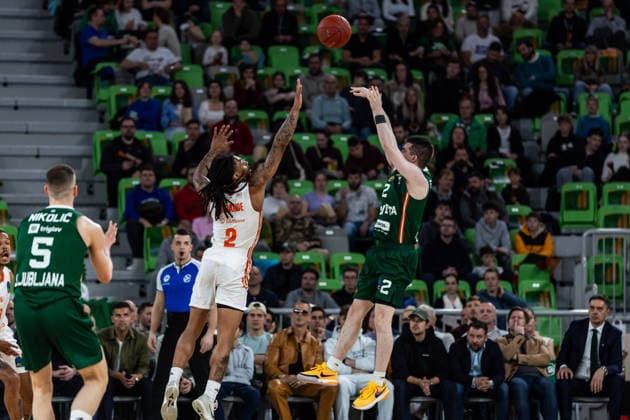 GER, BKT EuroCup, season 2025 2026, eighth final, Cedevita Olimpija Ljubljana Niners Chemnitz 11 03 2026, Arena Stozice, Ljubljana, GER, BKT EuroCup, season 2025 2026, eighth final, Cedevita Olimpija Ljubljana Niners Chemnitz Joseph Girard III Cedevita Olimpija Ljubljana 2 , Nike Sibande Niners Chemnitz, 2 Photo Alexander Trienitz Ljubljana Arena Stozice Slovenia