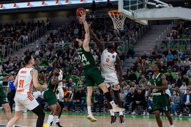 GER, BKT EuroCup, season 2025 2026, eighth final, Cedevita Olimpija Ljubljana Niners Chemnitz 11 03 2026, Arena Stozice, Ljubljana, GER, BKT EuroCup, season 2025 2026, eighth final, Cedevita Olimpija Ljubljana Niners Chemnitz David Skara Cedevita Olimpija Ljubljana 24 , Amadou Sow Niners Chemnitz, 12 Photo Alexander Trienitz Ljubljana Arena Stozice Slovenia