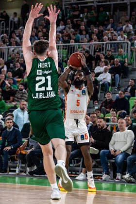 GER, BKT EuroCup, season 2025 2026, eighth final, Cedevita Olimpija Ljubljana Niners Chemnitz 11 03 2026, Arena Stozice, Ljubljana, GER, BKT EuroCup, season 2025 2026, eighth final, Cedevita Olimpija Ljubljana Niners Chemnitz Corey Davis Jr Niners Chemnitz, 5 , Matthew Hurt Cedevita Olimpija Ljubljana 21 Photo Alexander Trienitz Ljubljana Arena Stozice Slovenia