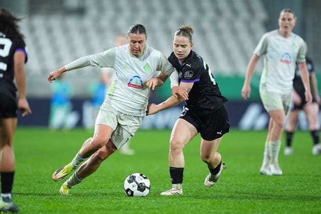 11 03 2025, xydrx, Soccer, DFB Pokal Quarterfinal Women, SGS Essen SV Werder Bremen, Season 2025 2026, Stadion an der Hafenstraße Larissa Muehlhaus SV Werder Bremen, 7 in duel against Paulina Platner SGS Essen, 25 DFB regulations prohibit any use of photographs as image sequences and or quasi video Copyright: HMBxMedia YannisxDreimann