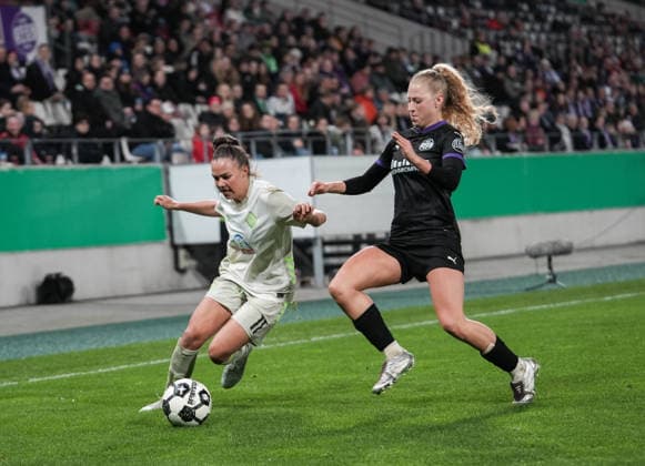 Germany DFB Pokal Women 2025 2026, SGS Essen vs SV Werder Bremen, Wednesday 11 03 2026 Stadion an der Hafenstraße Nordrhein Westfalen, Germany Maja Sternad SV Werder Bremen, 11 Julie Terlinden SGS Essen, 2 Copyright: xMerlexKölkingx