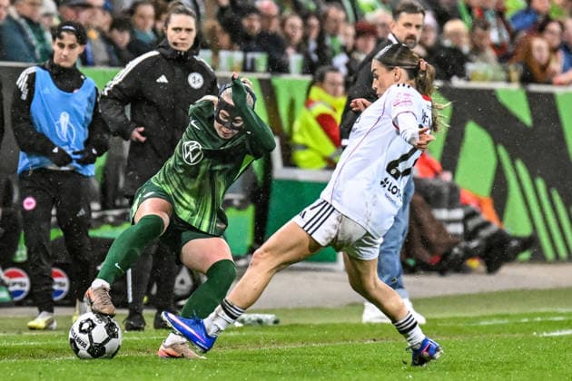 Soccer I Women I Season 2025 2026 I DFB Pokal I VfL Wolfsburg Eintracht Frankfurt I 11 03 2026 duel Thea Bjelde 2, VfL Wolfsburg vs Ereleta Memeti 27, Eintracht Frankfurt Wolfsburg AOK Stadion Niedersachsen Germany Copyright: xLobeca InesxHähnelx