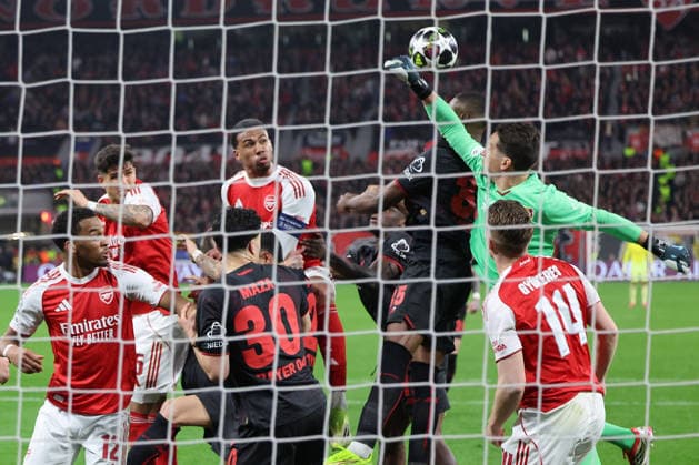 GER, UEFA CL, Round of 16, Bayer 04 Leverkusen GER vs FC Arsenal ENG , 11 03 2026, BayArena, Leverkusen, GER, UEFA CL, Round of 16, Bayer 04 Leverkusen GER vs FC Arsenal ENG , , in the picture in the Leverkusen penalty area it is turbulent Janis Blaswich goalkeeper Leverkusen 28 , fends off the ball nordphotoxGmbHx xMeuter nph00351