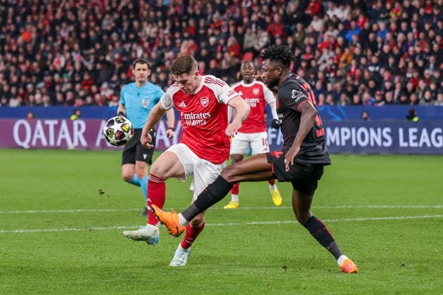 11 03 2026, Football, UEFA Champions League round of 16, Bayer 04 Leverkusen Arsenal London, f l Viktor Gyökeres Arsenal London in a duel with Edmond Tapsoba Bayer 04 Leverkusen Leverkusen BayArena NRW Germany xRHR PHOTO DEx Copyright: DennisxEwert RHR-FOTOx RHR-FOTO DE