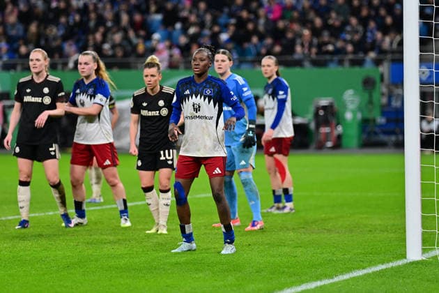 Soccer I Women I 2025 2026 season I DFB Cup I Quarter-final I Hamburger SV FC Bayern Munich I 11 03 2026 In the center of the picture Magou Doucoure 2, Hamburger SV awaiting a corner kick Hamburg Volksparkstadion Hamburg Germany Copyright: xLobeca WolfxGebhardtx