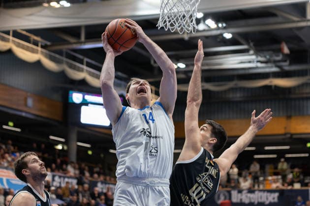 Kyler Filewich BKO, 14 , Jure Planinic MBC, 44 , Syntainics MBC vs BK Olomoucko, European North Basketball League, Round of 16, 2025 26, Germany, Czech Republic, 11 03 2026 Weissenfels Stadthalle Sachsen Anhalt Germany