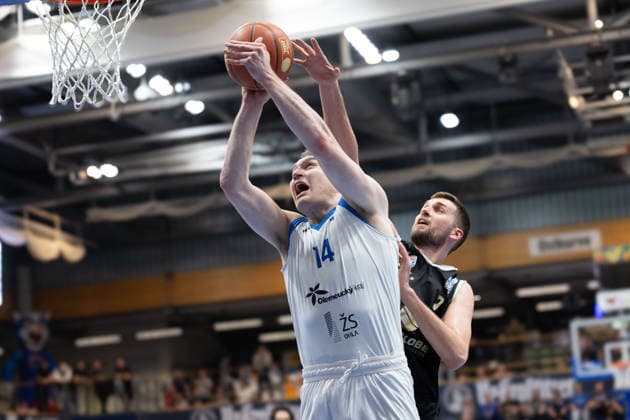 Kyler Filewich BKO, 14 , Kresimir Nikic MBC 9 , Syntainics MBC vs BK Olomoucko, European North Basketball League, Round of 16, 2025 26, Germany, Czech Republic, 11 03 2026 Weissenfels Stadthalle Sachsen Anhalt Germany