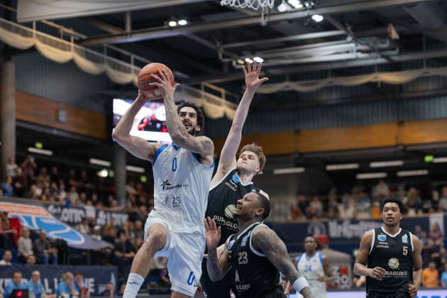 Marek Ayers Nelson BKO, 0 , Perttu Blomgren MBC, 20 , Charles Callison MBC, 23 , Syntainics MBC vs BK Olomoucko, European North Basketball League, Round of 16, 2025 26, Germany, Czech Republic, 11 03 2026 Weissenfels Stadthalle Sachsen Anhalt Germany