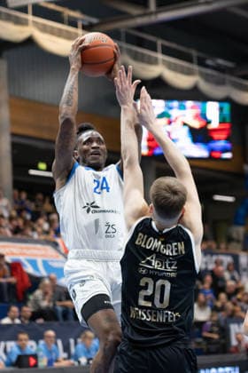 Lamb Autrey BKO, 24 , Perttu Blomgren MBC, 20 , Syntainics MBC vs BK Olomoucko, European North Basketball League, Round of 16, 2025 26, Germany, Czech Republic, 11 03 2026 Weissenfels Stadthalle Sachsen Anhalt Germany
