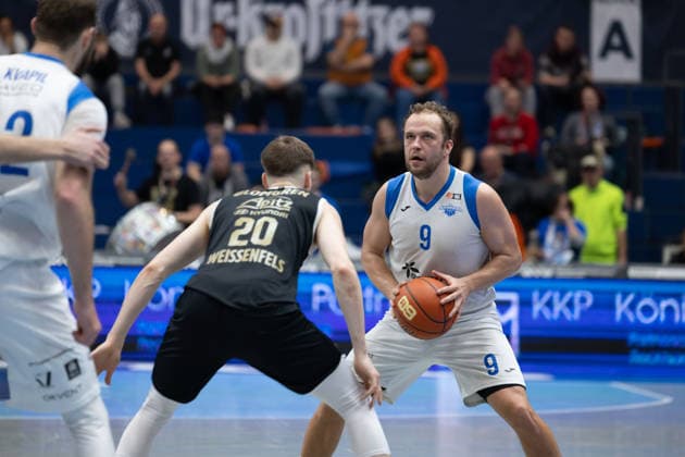 Perttu Blomgren MBC, 20 , Ondrej Siska BKO, 9 , Syntainics MBC vs BK Olomoucko, European North Basketball League, Round of 16, 2025 26, Germany, Czech Republic, 11 03 2026 Weissenfels Stadthalle Sachsen Anhalt Germany