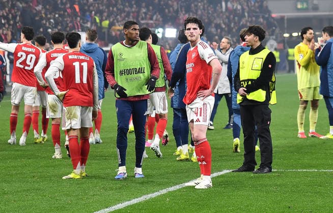 11 03 2026, xhbx, Football UEFA Champions League, Bayer 04 Leverkusen FC Arsenal London v l team, Arsenal London FC players after the final whistle with the fans, Declan Rice Arsenal London FC DFL DFB REGULATIONS PROHIBIT ANY USE OF PHOTOGRAPHS as IMAGE SEQUENCES and or QUASI VIDEO Leverkusen