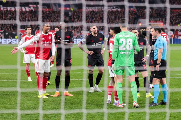 11 03 2026, Football, UEFA Champions League round of 16, Bayer 04 Leverkusen Arsenal London, The players discuss with referee Halil Umut Meler TUR Leverkusen BayArena NRW Germany xRHR PHOTO DEx Copyright: DennisxEwert RHR-FOTOx RHR-FOTO DE