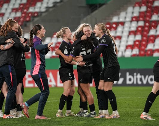 Germany DFB Pokal Women 2025 2026, SGS Essen vs SV Werder Bremen, Wednesday 11 03 2026 Stadion an der Hafenstraße Nordrhein Westfalen, Germany Joy SGS Essen after the match Emotions Winners Cheering Copyright: xMerlexKölkingx