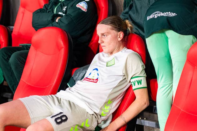 Germany Soccer DFB Cup Womens Quarterfinal 2025 2026 SGS Essen vs SV Werder Bremen Stadion an der Hafenstrasse Essen after the defeat Lina Hausicke SV Werder Bremen, 18 facial expression, emotions Copyright: xOrhanxHabashx