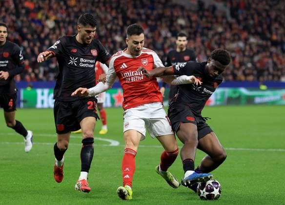 Gabriel Martinelli of Arsenal in action against Exequiel Palacios (left) and Ernest Poku of Bayer Leverkusen Bayer 04 Leverkusen v Arsenal, UEFA Champions League, Round of 16, First Leg, Football, BayArena, Leverkusen, Germany - 11 Mar 2026Leverkusen BayArena Germany EDITORIAL USE ONLY No use with unauthorised audio, video, data, fixture lists, club league logos or live services. Online in-match use limited to 120 images, no video emulation. No use in betting, games or single club league player publications. Copyright: xGeorgexTewkesbury Shutterstockx 16746712bd