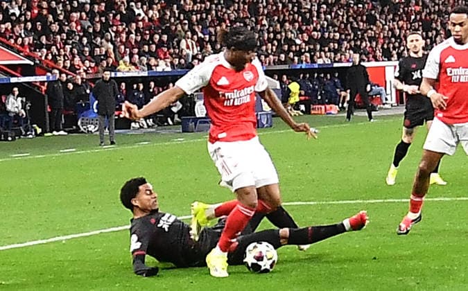 11 03 2026, xhbx, Football UEFA Champions League, Bayer 04 Leverkusen FC Arsenal London v l Malik Tillman Bayer Leverkusen , Noni Madueke Arsenal London FC , Foul leading to penalty goal by Kai Havertz Arsenal London FC DFL DFB REGULATIONS PROHIBIT ANY USE OF PHOTOGRAPHS as IMAGE SEQUENCES and or QUASI VIDEO Leverkusen
