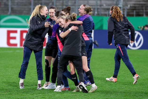 2026 03 11, Football, DFB Pokal Women, SGS Essen SV Werder Bremen, Quarter-final, Stadion an der Hafenstraße, Women, Season 2025 2026 Final celebration after the victory of SGS Essen The players are celebrating in each others arms DFB regulations prohibit any use of photographs as image sequences and or quasi video North Rhine-Westphalia Germany