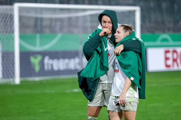 2026 03 11, Football, DFB Cup Women, SGS Essen SV Werder Bremen, Quarterfinals, Stadion an der Hafenstraße, Women, Season 2025 2026 Disappointed faces after the 0 1 defeat Medina Desic Werder Bremen 09 Michelle Weiß Werder Bremen 15 DFB regulations prohibit any use of photographs as image sequences and or quasi video Nordrhein Westfalen Germany