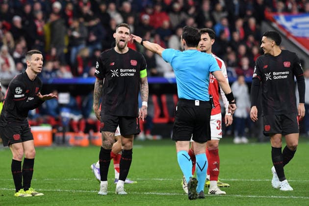 Robert Andrich Bayer 04 Leverkusen and Referee Referee Umut Meler TUR gestures, gestures during the UEFA Champions League 2025 26, Round of 16, First Leg, match between Bayer 04 Leverkusen and FC Arsenal, BayArena on March 11, 2026 in Leverkusen, Germany, Germany Photo by Ralf Treese DeFodi Images Robert Andrich Bayer 04 Leverkusen and Referee Referee Umut Meler TUR gestures during the UEFA Champions League 2025 26 Round of 16, First Leg, match between Bayer 04 Leverkusen and FC Arsenal at BayArena on February 24, 2026 in Leverkusen, Germany Photo by Ralf Treese DeFodi Images