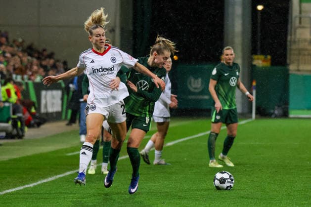 Wolfsburg, Germany 11 March 2026 DFB Womens Cup quarter-final VfL Wolfsburg Women vs Eintracht Frankfurt Women In the picture from left in the duel Nadine Riesen SGE and Janina Minge VfL Copyright: HMBxMedia MadeleinexFantini