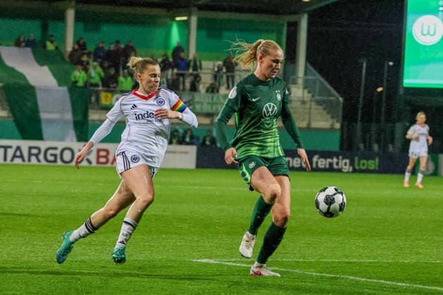 Wolfsburg, Germany 11 March 2026 DFB Womens Cup quarter-final VfL Wolfsburg Women vs Eintracht Frankfurt Women In the picture from left in the duel Laura Freigang SGE and Camilla Küver Kuever VfL Copyright: HMBxMedia MadeleinexFantini