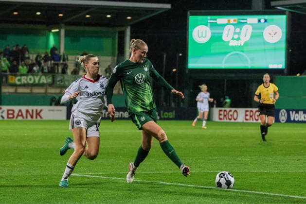 Wolfsburg, Germany 11 March 2026 DFB Womens Cup quarter-final VfL Wolfsburg Women vs Eintracht Frankfurt Women In the picture from left in the duel Laura Freigang SGE and Camilla Küver Kuever VfL Copyright: HMBxMedia MadeleinexFantini