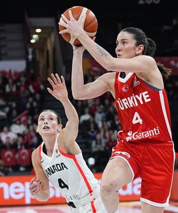 Turkiye v Canada - FIBA Women s Basketball World Cup Qualifiers ISTANBUL, TURKIYE - MARCH 11: Canada’s Sami Hill (4) and Turkiye’s Olcay Cakir (4) compete for the ball during the FIBA Women’s Basketball World Cup Qualifiers Group C match between Canada and Turkiye at the Turkcell Basketball Development Center in Istanbul, Turkiye, on March 11, 2026. Esra Bilgin Anadolu Istanbul Turkey. Editorial use only. Please get in touch for any other usage.  Copyright: x2026xAnadoluxEsraxBilginx