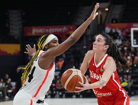 Turkiye v Canada - FIBA Women s Basketball World Cup Qualifiers ISTANBUL, TURKIYE - MARCH 11: Canada’s Kayla Alexander (L) and Turkiye’s Olcay Cakir (R) compete for the ball during the FIBA Women’s Basketball World Cup Qualifiers Group C match between Canada and Turkiye at the Turkcell Basketball Development Center in Istanbul, Turkiye, on March 11, 2026. Esra Bilgin Anadolu Istanbul Turkey. Editorial use only. Please get in touch for any other usage.  Copyright: x2026xAnadoluxEsraxBilginx