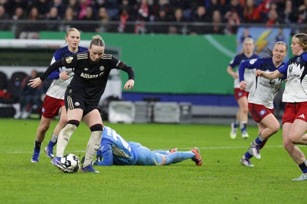 2026 03 11 xfsx Soccer DFB Cup Womens Quarterfinals Hamburger Sportverein Bayern Muenchen Volksparkstadion v l Emilia Hirche Hamburger SV ,20 macht das Tor zum 2 0 für FC Bayern Muenchen DFL regulations prohibit any use of photographs as image sequences and or quasi video Copyright: HMBxMedia FernandoxSoares