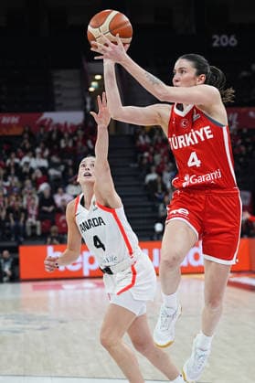 Turkiye v Canada - FIBA Women s Basketball World Cup Qualifiers ISTANBUL, TURKIYE - MARCH 11: Canada’s Sami Hill (4) and Turkiye’s Olcay Cakir (4) compete for the ball during the FIBA Women’s Basketball World Cup Qualifiers Group C match between Canada and Turkiye at the Turkcell Basketball Development Center in Istanbul, Turkiye, on March 11, 2026. Esra Bilgin Anadolu Istanbul Turkey. Editorial use only. Please get in touch for any other usage.  Copyright: x2026xAnadoluxEsraxBilginx