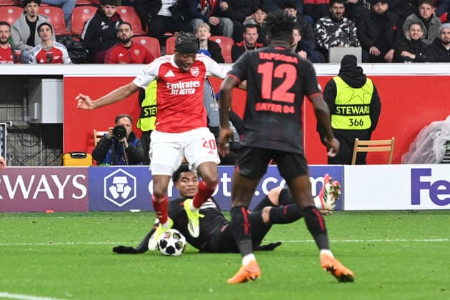 After this foul by Malik TILLMAN LEV on Noni MADUEKE Arsenal referee Halil Umut MELER TUR gives a penalty, Football Champions League, Round of 16, Bayer 04 Leverkusen LEV FC Arsenal London ARS 1 1 on 11 03 2026 in Leverkusen Germany UEFA regulations prohibit any use of photographs as image sequences and or quasi video Â