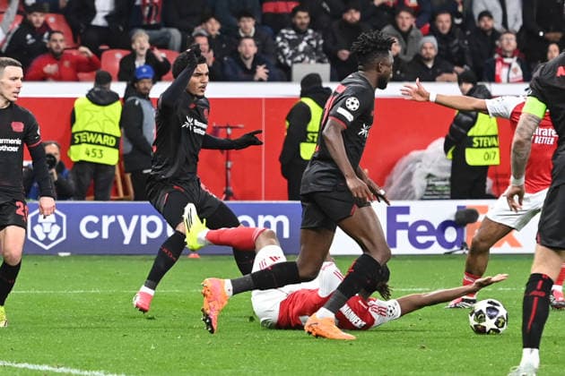 After this foul by Malik TILLMAN LEV on Noni MADUEKE Arsenal referee Halil Umut MELER TUR gives a penalty, Football Champions League, Round of 16, Bayer 04 Leverkusen LEV FC Arsenal London ARS 1 1 on 11 03 2026 in Leverkusen Germany UEFA regulations prohibit any use of photographs as image sequences and or quasi video Â