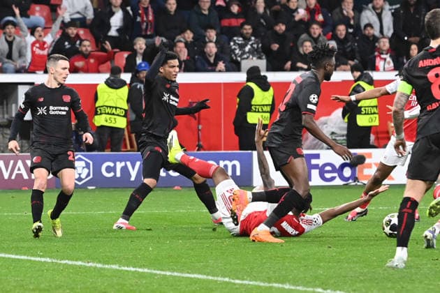 After this foul by Malik TILLMAN LEV on Noni MADUEKE Arsenal referee Halil Umut MELER TUR gives a penalty, Football Champions League, Round of 16, Bayer 04 Leverkusen LEV FC Arsenal London ARS 1 1 on 11 03 2026 in Leverkusen Germany UEFA regulations prohibit any use of photographs as image sequences and or quasi video Â