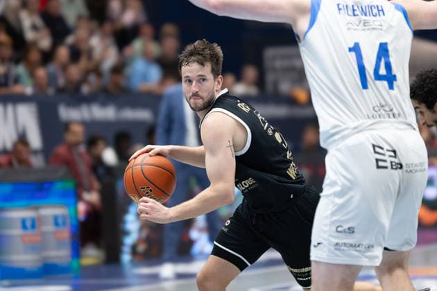 Spencer Reaves MBC, 31 , Kyler Filewich BKO, 14 , Syntainics MBC vs BK Olomoucko, European North Basketball League, Round of 16, 2025 26, Germany, Czech Republic, 11 03 2026 Weissenfels Stadthalle Sachsen Anhalt Germany