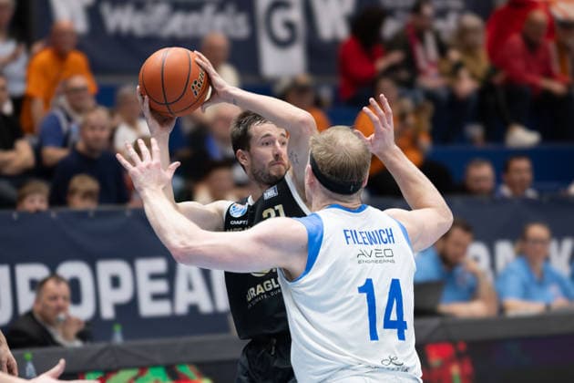 Spencer Reaves MBC, 31 , Kyler Filewich BKO, 14 , Syntainics MBC vs BK Olomoucko, European North Basketball League, Round of 16, 2025 26, Germany, Czech Republic, 11 03 2026 Weissenfels Stadthalle Sachsen Anhalt Germany