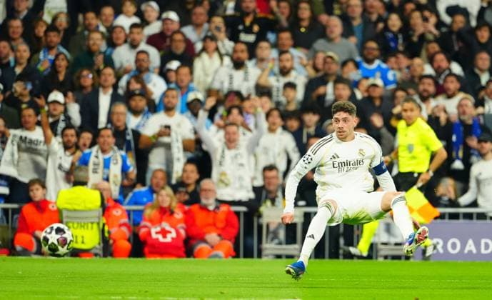 Federico Valverde of Real Madrid scores the opening goal Real Madrid v Manchester City, UEFA Champions League, Round of 16, First Leg, Football, Bernabeu, Madrid, Spain - 11 Mar 2026Madrid Bernabeu Spain EDITORIAL USE ONLY No use with unauthorised audio, video, data, fixture lists, club league logos or live services. Online in-match use limited to 120 images, no video emulation. No use in betting, games or single club league player publications. Copyright: xJavierxGarcia Shutterstockx 16746741x