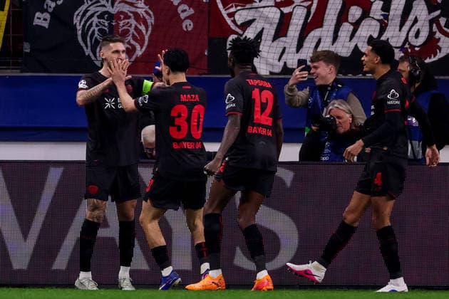 LEVERKUSEN, GERMANY - MARCH 11: Robert Andrich of Bayer 04 Leverkusen celebrates with Ibrahim Maza of Bayer 04 Leverkusen after scoring his team s first goal during the UEFA Champions League 2025 26 Round of 16 First Leg match between Bayer 04 Leverkusen and Arsenal FC at BayArena on March 11, 2026 in Leverkusen, Germany.  Copyright: xRenexNijhuis MBxMediax