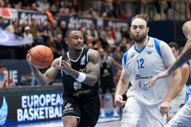 Charles Callison MBC, 23 , Miroslav Kvapil BKO, 12 , Syntainics MBC vs BK Olomoucko, European North Basketball League, Round of 16, 2025 26, Germany, Czech Republic, 11 03 2026 Weissenfels Stadthalle Sachsen Anhalt Germany