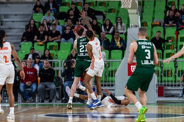 GER, BKT EuroCup, season 2025 2026, eighth final, Cedevita Olimpija Ljubljana Niners Chemnitz 11 03 2026, Arena Stozice, Ljubljana, GER, BKT EuroCup, season 2025 2026, eighth final, Cedevita Olimpija Ljubljana Niners Chemnitz Matthew Hurt Cedevita Olimpija Ljubljana 21 , Kevin Yebo Niners Chemnitz, 0 Photo Alexander Trienitz Ljubljana Arena Stozice Slovenia