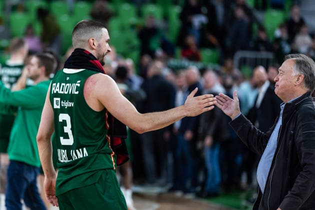 GER, BKT EuroCup, season 2025 2026, eighth final, Cedevita Olimpija Ljubljana Niners Chemnitz 11 03 2026, Arena Stozice, Ljubljana, GER, BKT EuroCup, season 2025 2026, eighth final, Cedevita Olimpija Ljubljana Niners Chemnitz Rok Radovic Cedevita Olimpija Ljubljana 3 thanks the fans Photo Alexander Trienitz Ljubljana Arena Stozice Slovenia