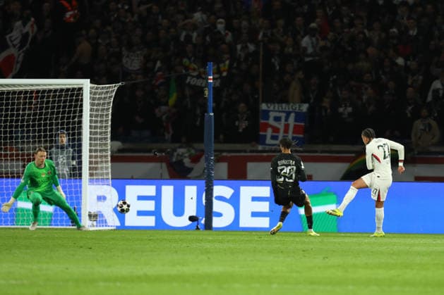 March 11, 2026, Paris, Ile-De-France, France: MALO GUSTO of Chelsea scores his side s first goal and equalizer in the UEFA Champions League 2025 26 Round of 16 Leg 1 of 2 game between PARIS SAINT-GERMAIN (PSG) and CHELSEA FC at the Parc des Princes Stadium in Paris, France. Soccer 2026: Champions League: PSG : Chelsea  - ZUMAc179 20260311_zep_c179_015 Copyright: xMickaelxChavetx