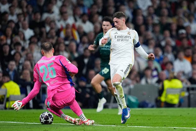 March 11, 2026, Madrid, Madrid, Spain: Federico Valverde of Real Madrid CF in action during the UEFA Champions League 2025 26 Round of 16 First Leg match between Real Madrid C.F. and Manchester City at Bernabeu stadium on March 11, 2026, in Madrid, Spain. Madrid Spain - ZUMAa181 20260311_zaa_a181_068 Copyright: xDennisxAgyemanx