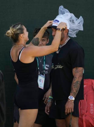 March 11, 2026 Aryna Sabalenka put a bridal veil that a fan threw to her on her fiancÃ , Georgios Frangulis, during a workout at the BNP Paribas Open held at the Indian Wells Tennis Garden in Indian Wells, California. California. Mandatory Photo Credit : CSM Indian Wells United States of America - ZUMAc04_ 20260311_zma_c04_057 Copyright: xCharlesxBausx