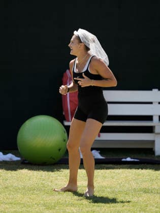 March 11, 2026 Aryna Sabalenka wears a bridal veil that a fan threw to her during a workout at the BNP Paribas Open held at the Indian Wells Tennis Garden in Indian Wells, California. California. Mandatory Photo Credit : CSM Indian Wells United States of America - ZUMAc04_ 20260311_zma_c04_059 Copyright: xCharlesxBausx